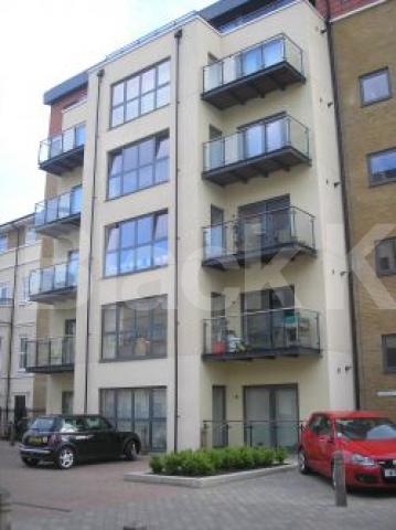 			MUST BE SEEN, 2 Bedroom, 1 bath, 1 reception Flat			 Canal Boulevard, CAMDEN NW1